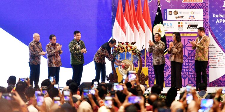 Saat Pembukaan Rakernas, Presiden RI Jokowi Tegaskan Pentingnya Penggunaan Produk Dalam Negeri