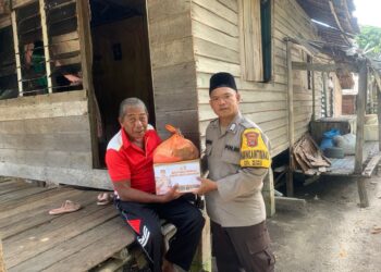 Polres Karimun Ringankan Beban Warga Lewat Bansos