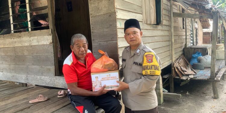 Polres Karimun Ringankan Beban Warga Lewat Bansos