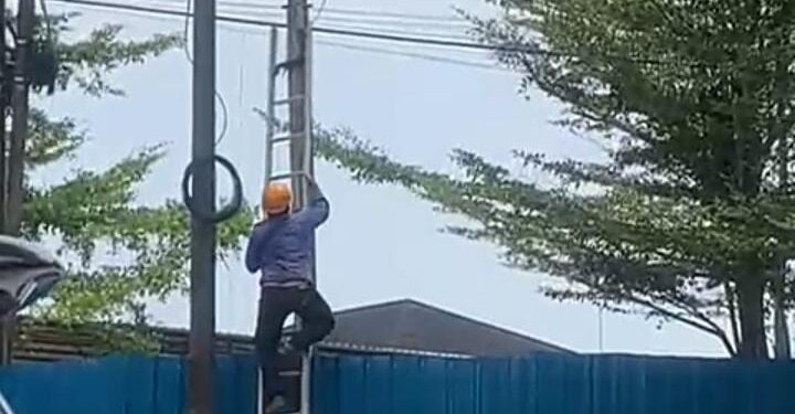 Satu Petugas Internet Tersengat Arus Listrik Saat Perbaiki Jaringan