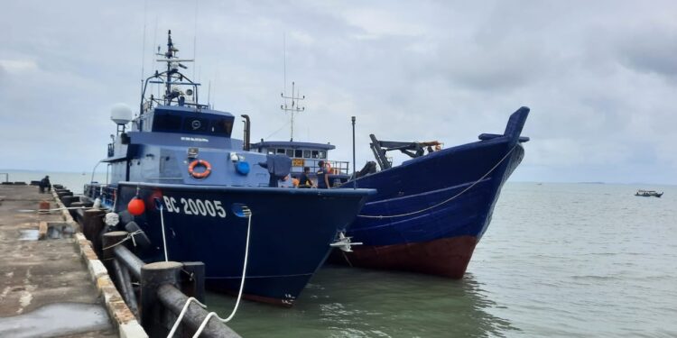 KM Sunly 10 Diamankan Diduga Angkut Uang Ratusan Juta