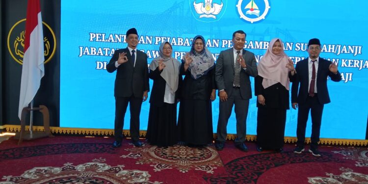 Rektor UMRAH Instruksikan Dekan Baru Seirama Memajukan Kampus