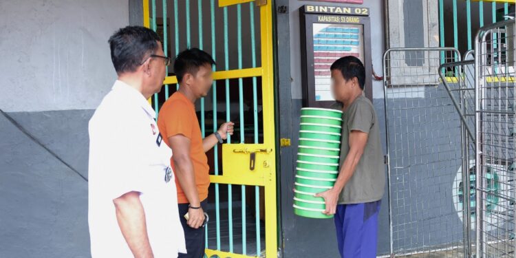 Monitoring layayanan makanaan WBK, Petugas Rutan Jaga Ketat Proses Pembagian Hingga Penyajian