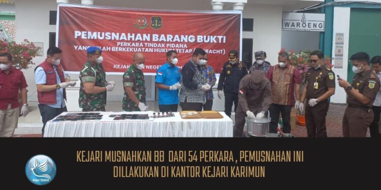 Kejari Karimun Musnahkan BB 54 Perkara Tindak Pidana