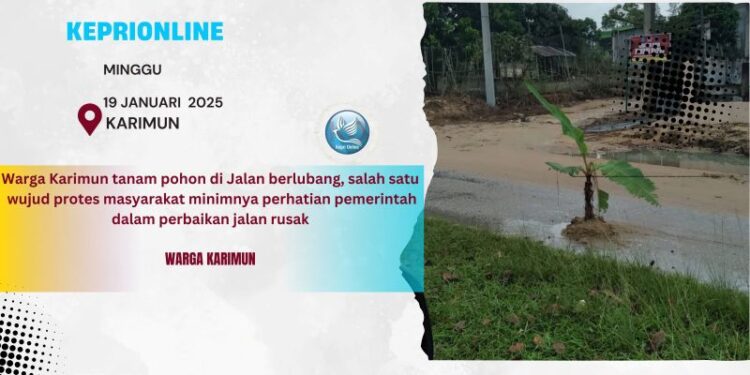 Warga Tanam Pohon Pisang di Jalan Berlubang