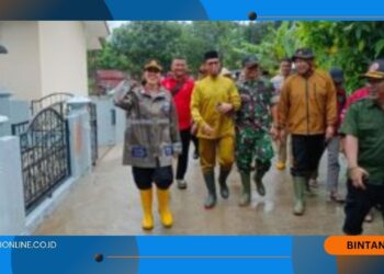 Pastikan Keselamatan, Kapolres Yunita Tinjau Lokas Terdampak Banjir di Kampung Pisang Kijang