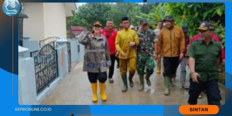 Pastikan Keselamatan, Kapolres Yunita Tinjau Lokas Terdampak Banjir di Kampung Pisang Kijang