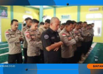 Polres Bintan Sholat Ghaib untuk 3 Personel Polda Lampung yang Gugur Tertembak