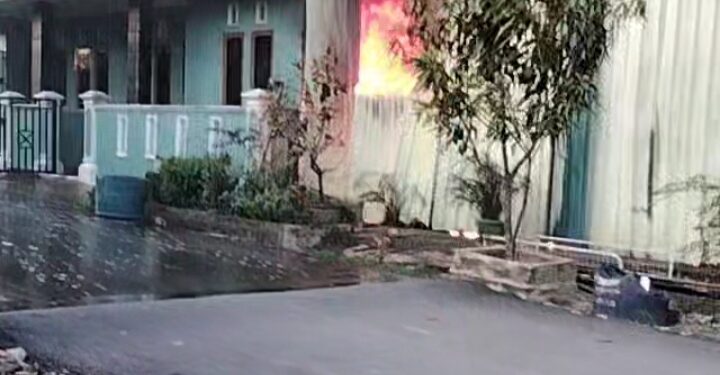 Gudang Putri Salon Terbakar Di Perumahan Aster Raya Batam