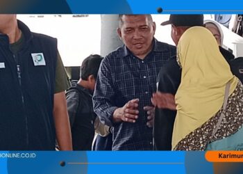 Berangkat ke Batam Wabup Karimun Pilih Menunggu di Ponton dari Pada Ruang Tunggu VIP Pelabuhan