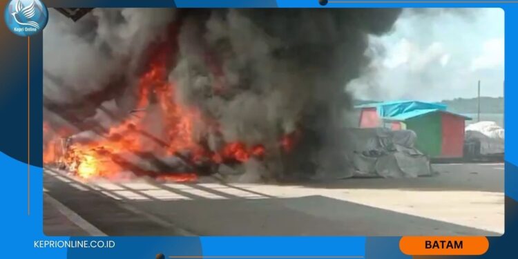 Mainan Anak di Coastal Area Terbakar