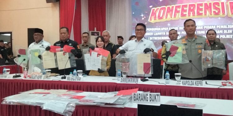 Polda Kepri Bersama Polresta Tanjungpinang Ungkap Sindikat Mafia Tanah