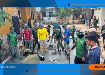 Bersama TNI, Warga Sambau IV Percepat Pembangunan Jalan Strategis