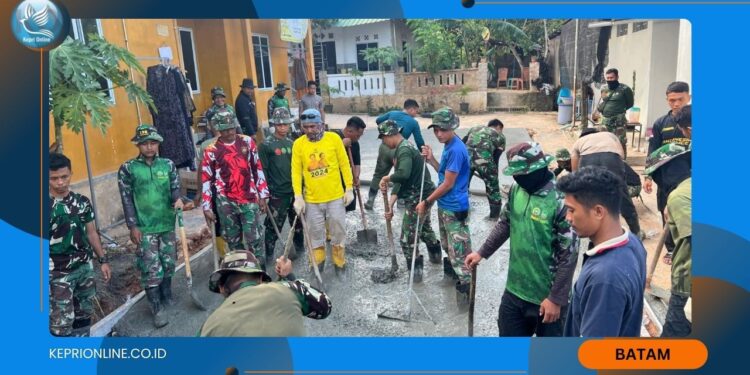 Bersama TNI, Warga Sambau IV Percepat Pembangunan Jalan Strategis