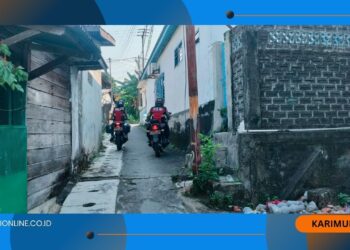 Polisi Lakukan Patroli Masukin Gang Sempit