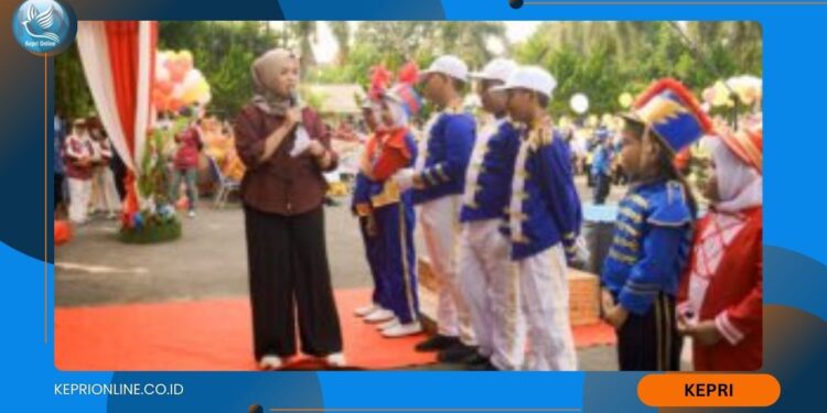 Parade Drum Band Pelajar Tuai Antusias Masyarakat di Kawal