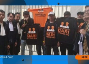 “Kami Korban Kriminalisasi” Seruan Lambang Perlawanan Suparman dan Oris di PN Batam