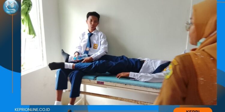 Usai Makan MBG, Siswa SMP Satu Atap Mual dan Muntah