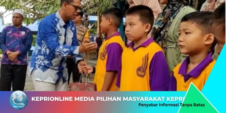 Ribuan Stel Baju Seragam Sekolah Akan Dibagikan Secara Gratis