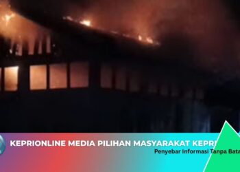 Kantor PLN Desa Parit Terbakar