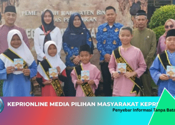 Pelajar Dapat Buku Peduli Lingkungan