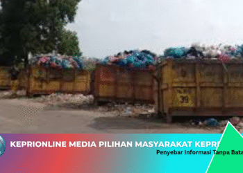 Bau Tidak Sedap dari Truk Pengangkut Sampah