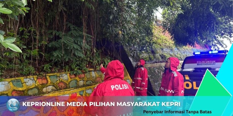 Siaga Bencana, Ini Respon Cepat Sat Samapta Polres Karimun di Lokasi Rawan Banjir