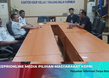 Kapal Tongkang Comford Shipping Miring Diperairan Karimun