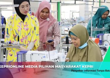 Ketua Dekranasda Kunjungi Gedung Produksi Sentra Industri Fashion
