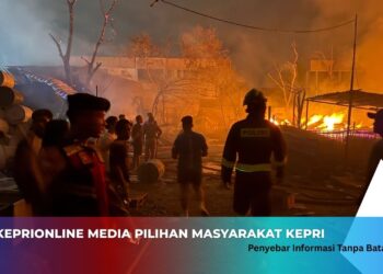 AWC Diterjunkan, Ditsamapta Polda Kepri Padamkan Api di Angkringan Mega Legenda