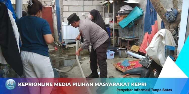 Polsek Batu Ampar Distribusi Air Bersih