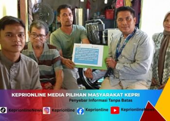 PT TIMAH Serahkan Kursi Roda untuk Warga Kundur Utara yang Lumpuh Akibat Stroke