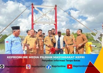 Bupati Karimun Resmikan Jembatan Gantung Tok Kenot, Akses Tebias–Sungai Asam Semakin Lancar