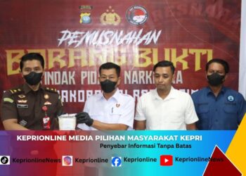 Polres Karimun Musnahkan Ratusan Gram Sabu, Dua Tersangka Terancam Hukuman Berat