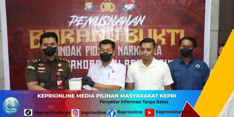 Polres Karimun Musnahkan Ratusan Gram Sabu, Dua Tersangka Terancam Hukuman Berat