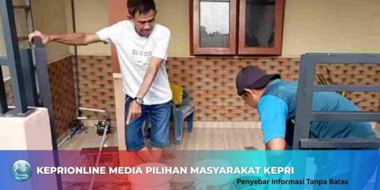 Tiang Listrik Tumbang di Teluk Air Karimun, Lalu Lintas Sempat Terganggu
