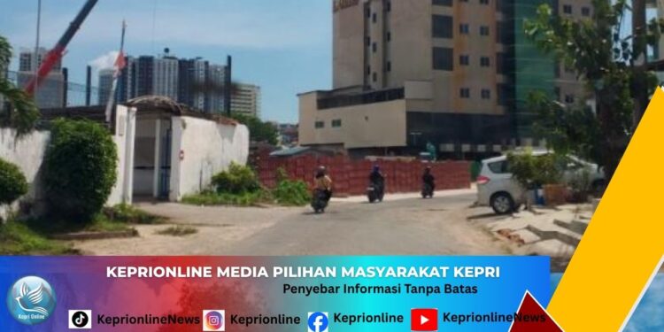 Bayar Pajak Tapi Jalan Hancur: Warga Lubuk Baja Sentil Keras Kinerja Pemerintah