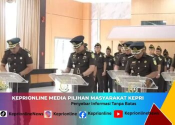 Wakajati Kepri Lantik Delapan Pejabat Eselon IV di Lingkungan Kejati Kepri