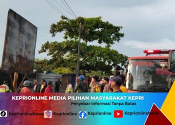 Polres Karimun Sigap Padamkan Kebakaran Warung di Coastal Area