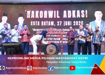 Gubernur Ansar dan Wamendikdasmen Resmi Buka Dragon Boat Race 2026 di Tanjungpinang