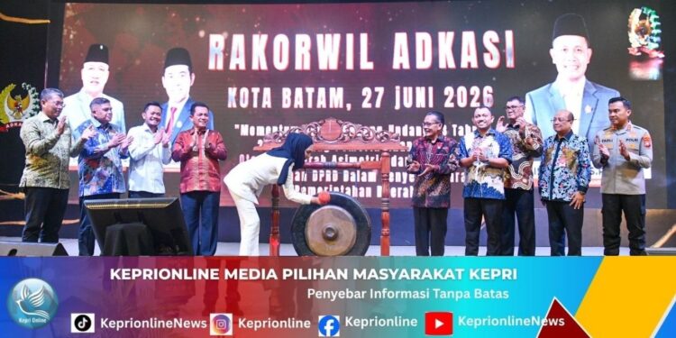 Gubernur Ansar dan Wamendikdasmen Resmi Buka Dragon Boat Race 2026 di Tanjungpinang