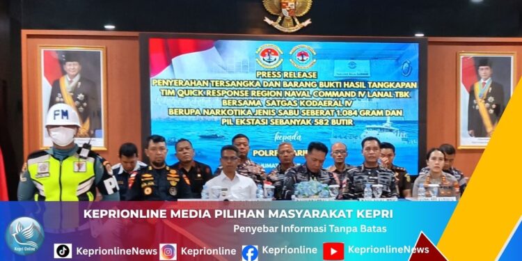 Viral! TNI AL Gagalkan Penyelundupan 1 Kg Sabu dan 582 Butir Ekstasi di Perairan Karimun