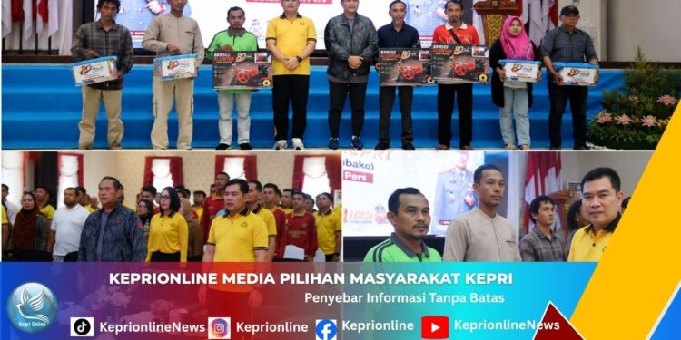 Momen Nobar Piala Dunia Bareng Masyarakat, Polda Kepri Salurkan Bansos dan Alsintan