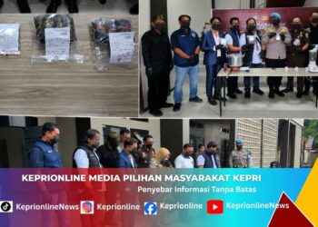 Momen Nobar Piala Dunia Bareng Masyarakat, Polda Kepri Salurkan Bansos dan Alsintan