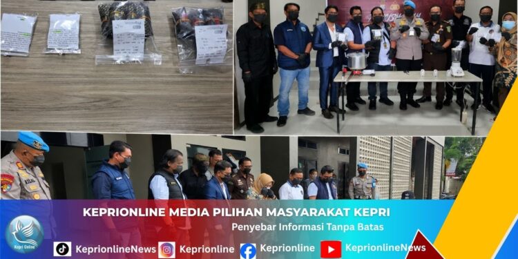 Momen Nobar Piala Dunia Bareng Masyarakat, Polda Kepri Salurkan Bansos dan Alsintan