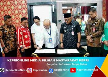 HUT Bhayangkara ke-80, Polres Karimun Nobar Piala Dunia 2026 dan Bagikan 52 Paket Sembako