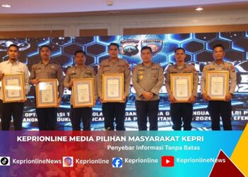 HUT Bhayangkara ke-80, Polres Karimun Nobar Piala Dunia 2026 dan Bagikan 52 Paket Sembako