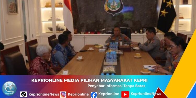 Bus Pariwisata Rombongan Jemaat Gereja Terguling di Pantai Melur Barelang, Diduga Akibat Rem Blong