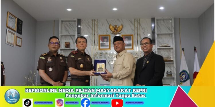 Ketua DPRD Kepri Terima Kunjungan Silaturahmi Kajati Kepri