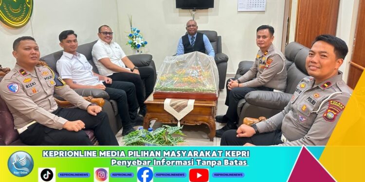 Polres Karimun beri kejutan HUT Ke-81 Mahkamah Agung RI di PN Karimun